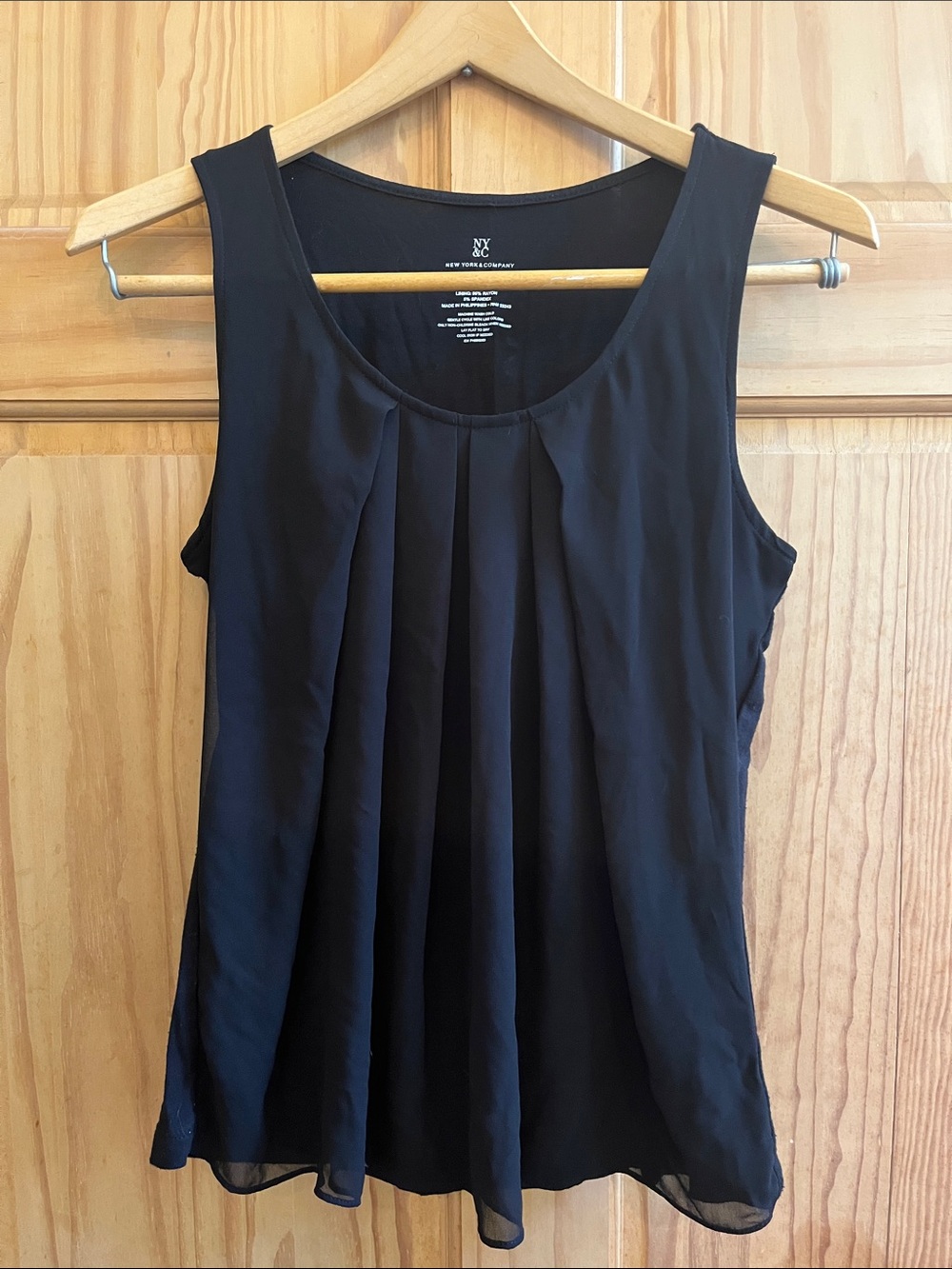 NY & Co elegant front pleated tank